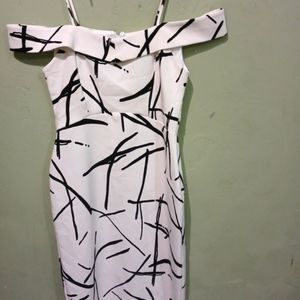 Refreshing River Island dress. Size 10. Black and white.